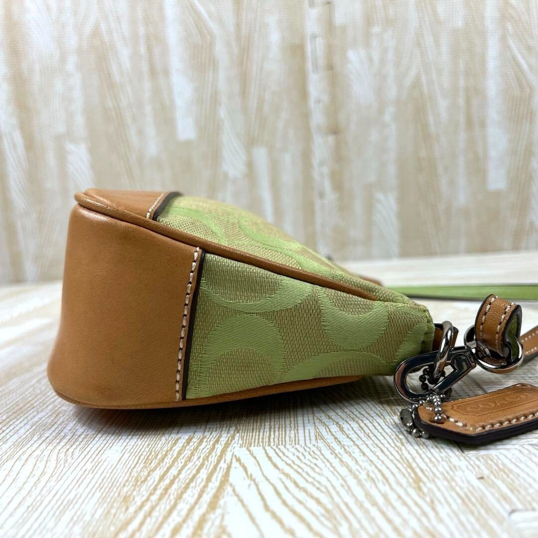 Coach Demi Mini Pouch – Lime Green & Beige 💚